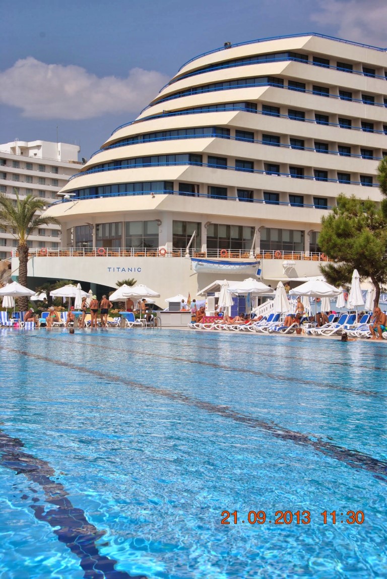 imagini hotel TITANIC LARA